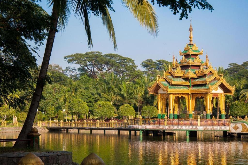 Family Treasure Yangon Hotell Exteriör bild