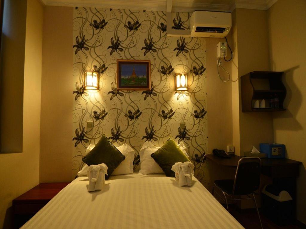 Family Treasure Yangon Hotell Exteriör bild