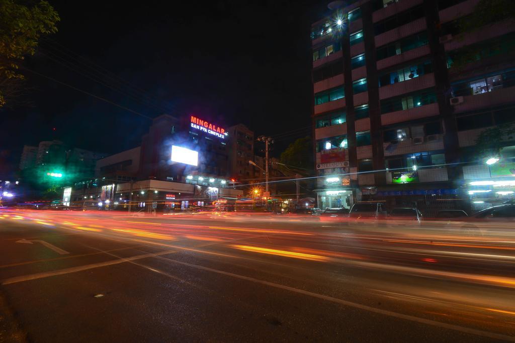 Family Treasure Yangon Hotell Exteriör bild