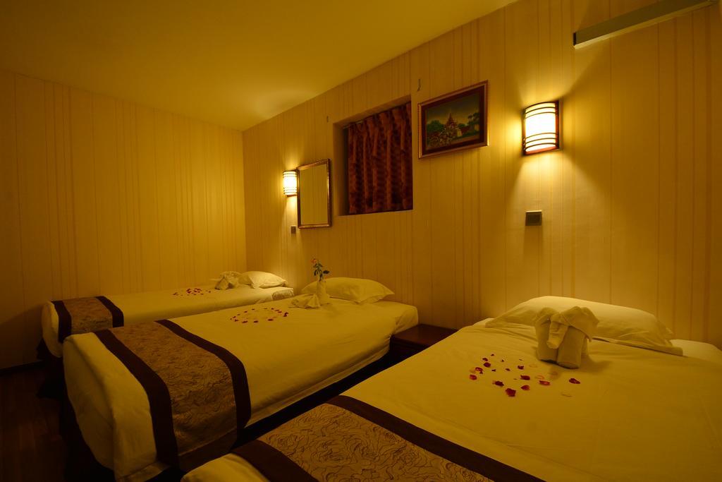 Family Treasure Yangon Hotell Rum bild
