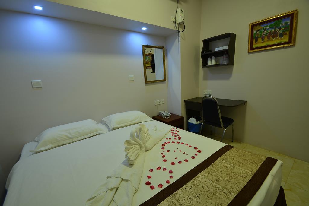 Family Treasure Yangon Hotell Exteriör bild