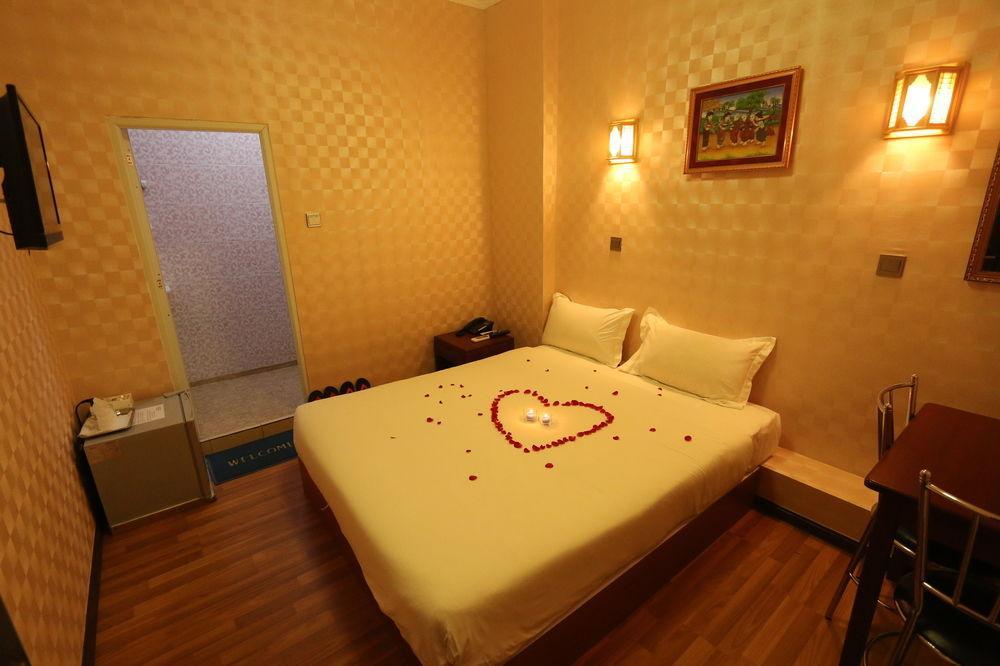 Family Treasure Yangon Hotell Exteriör bild