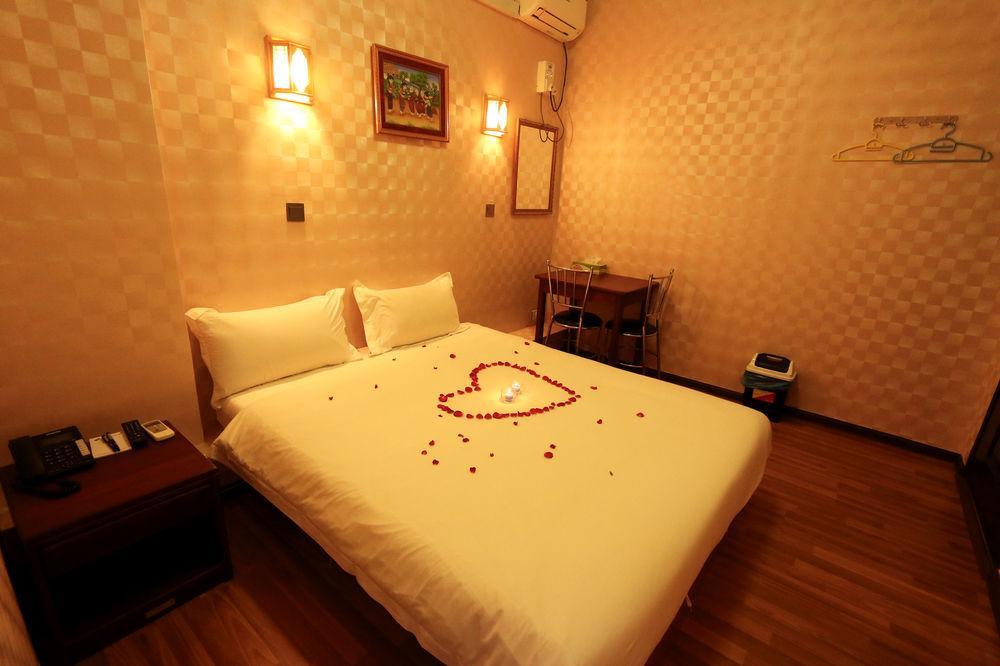 Family Treasure Yangon Hotell Exteriör bild