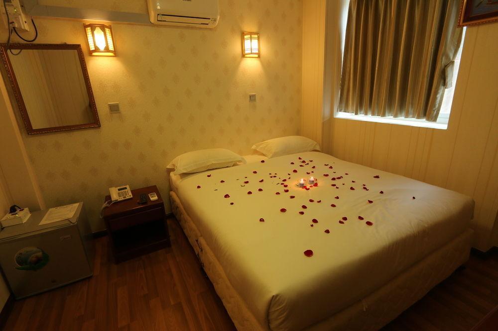 Family Treasure Yangon Hotell Exteriör bild