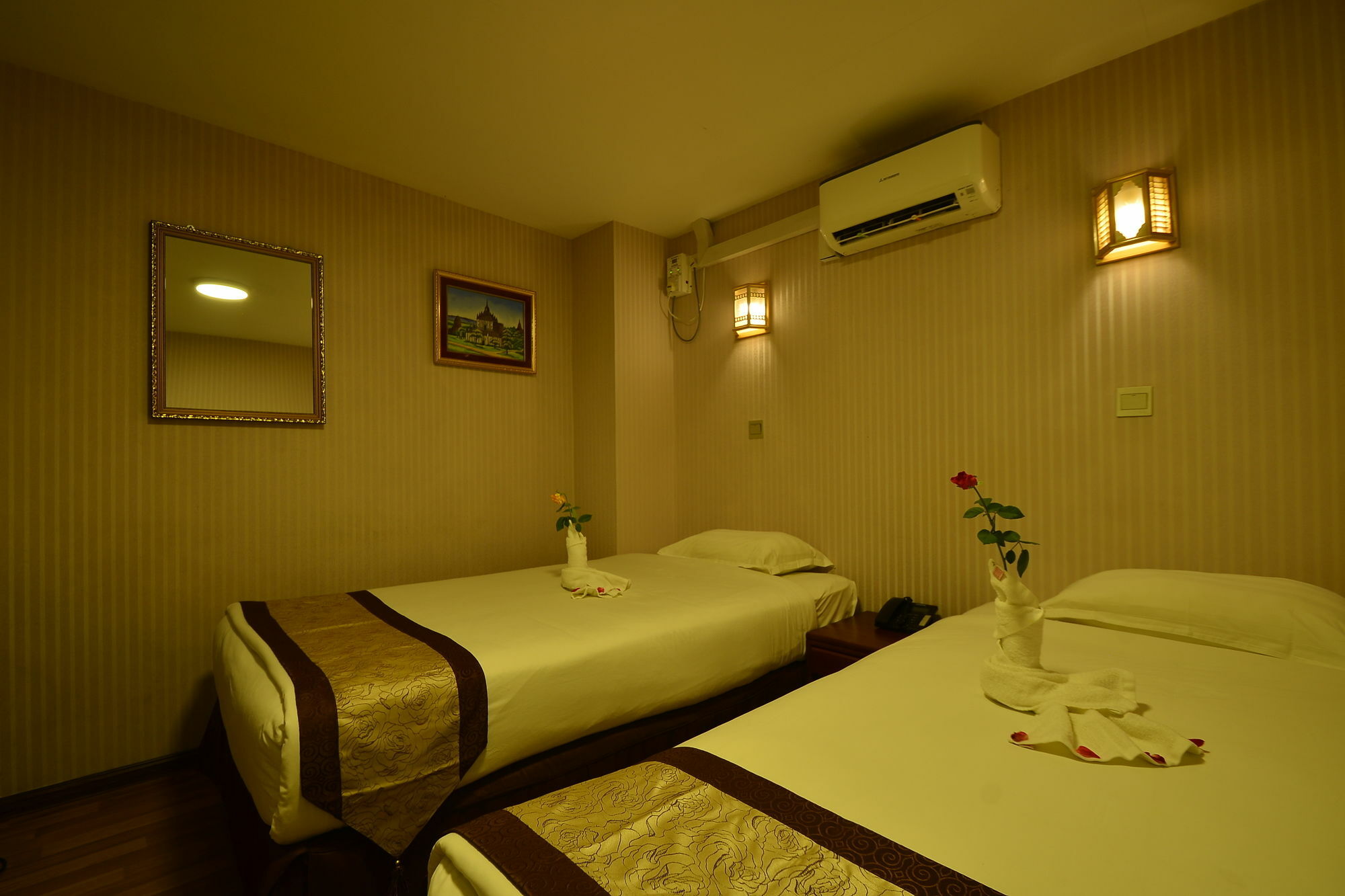 Family Treasure Yangon Hotell Exteriör bild