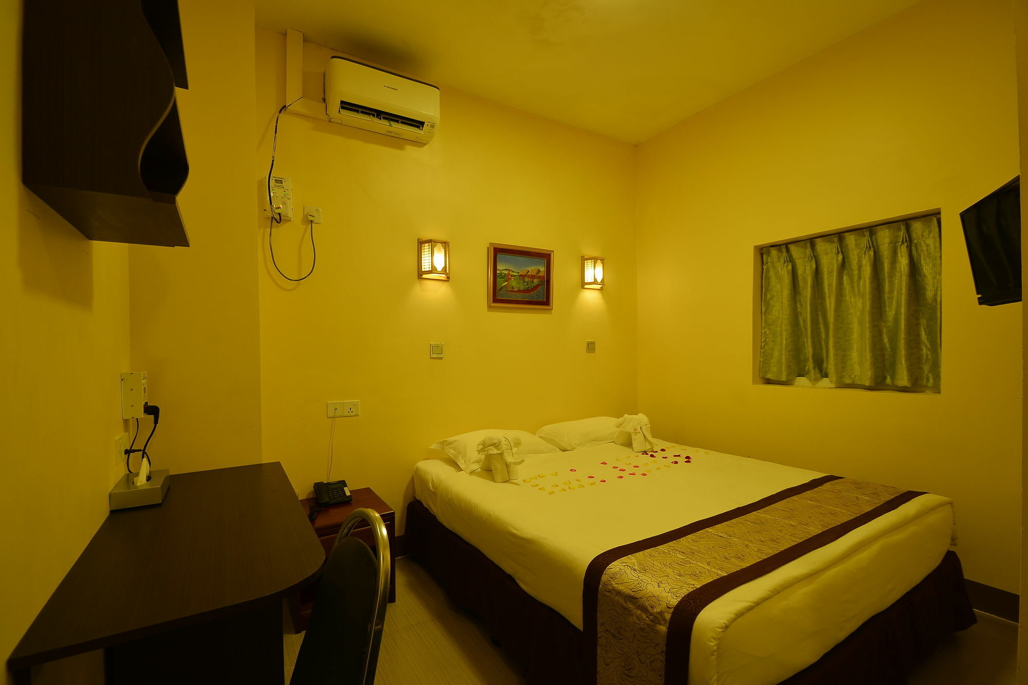 Family Treasure Yangon Hotell Exteriör bild