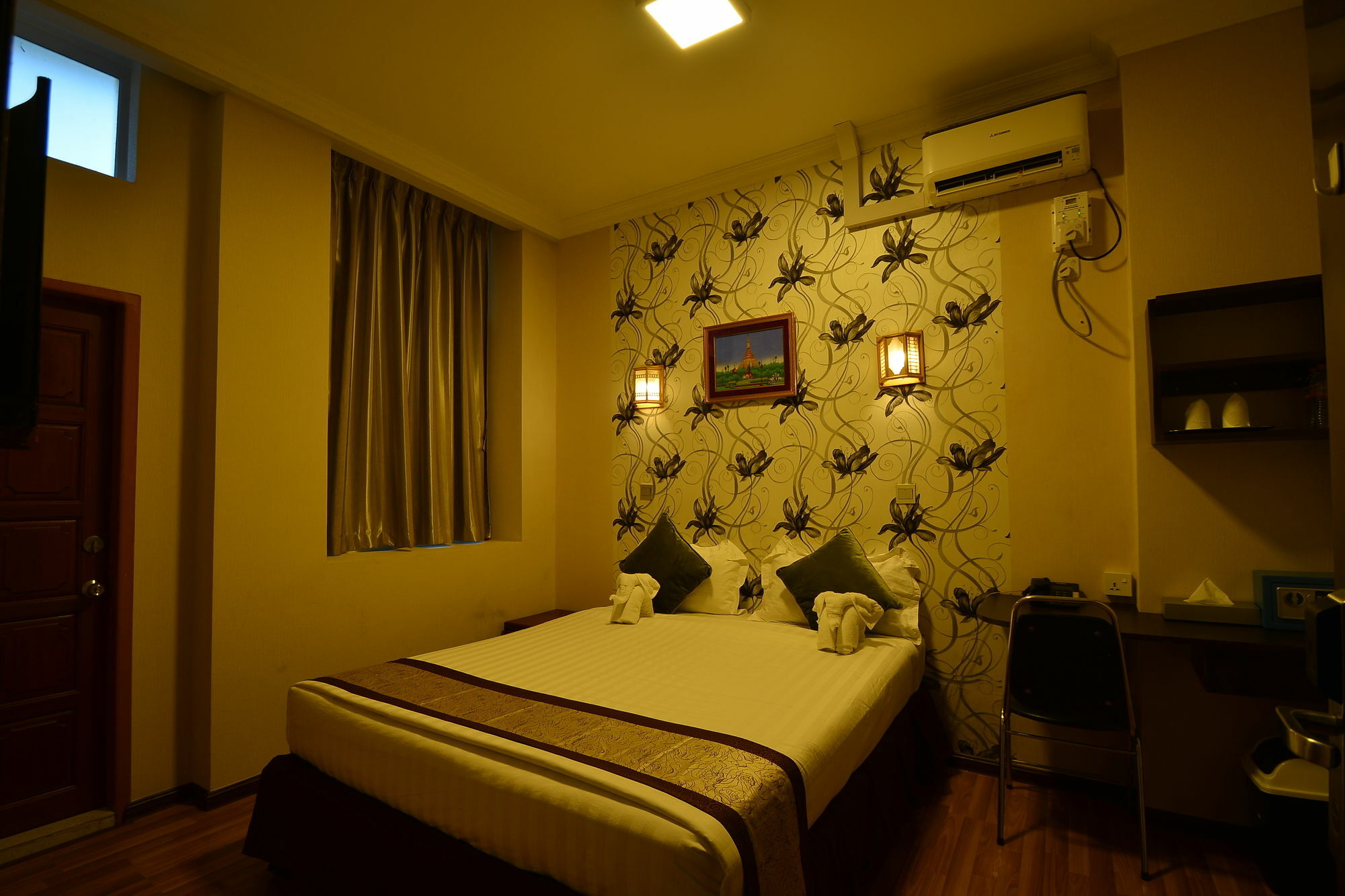 Family Treasure Yangon Hotell Exteriör bild