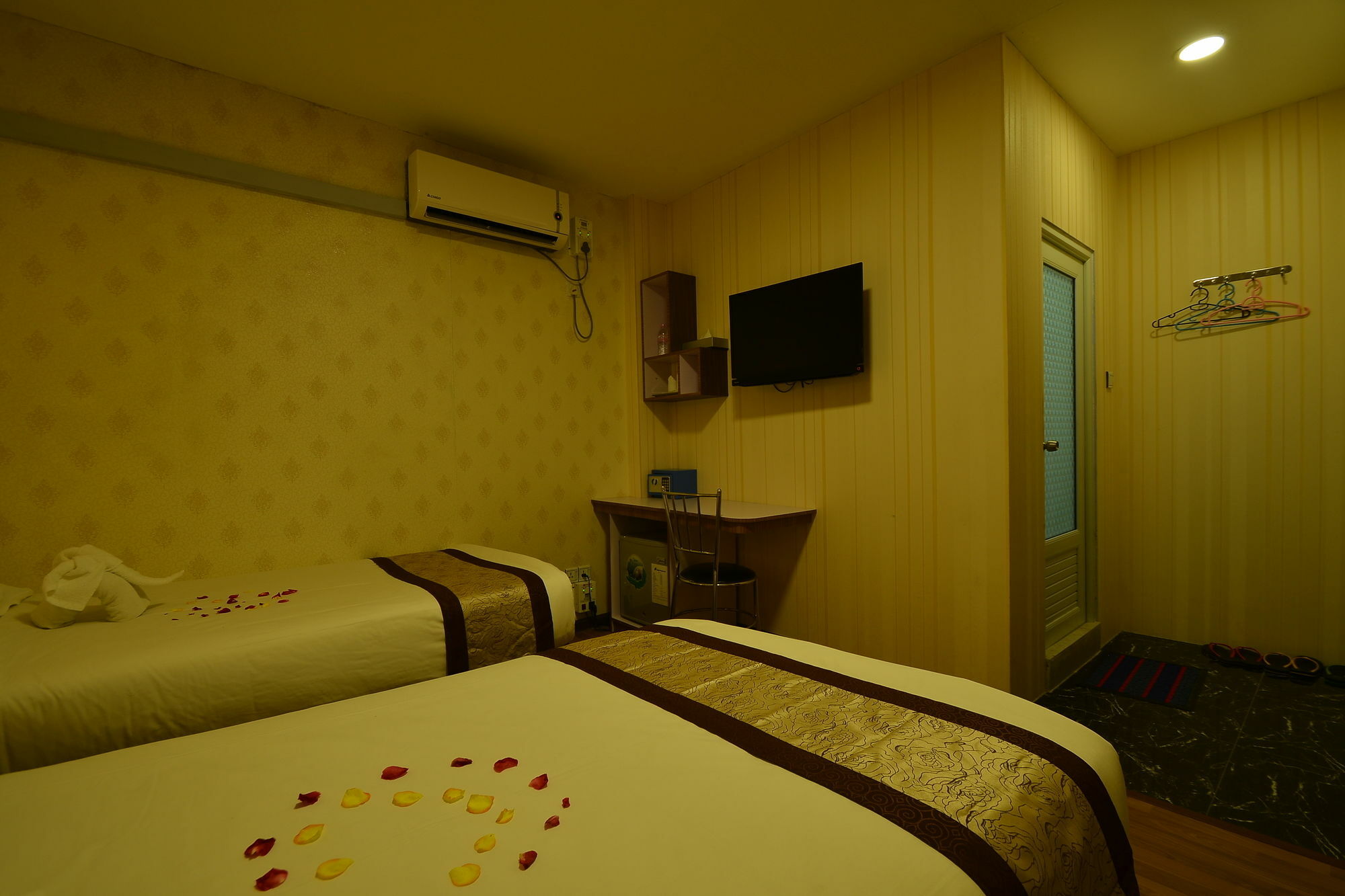Family Treasure Yangon Hotell Exteriör bild