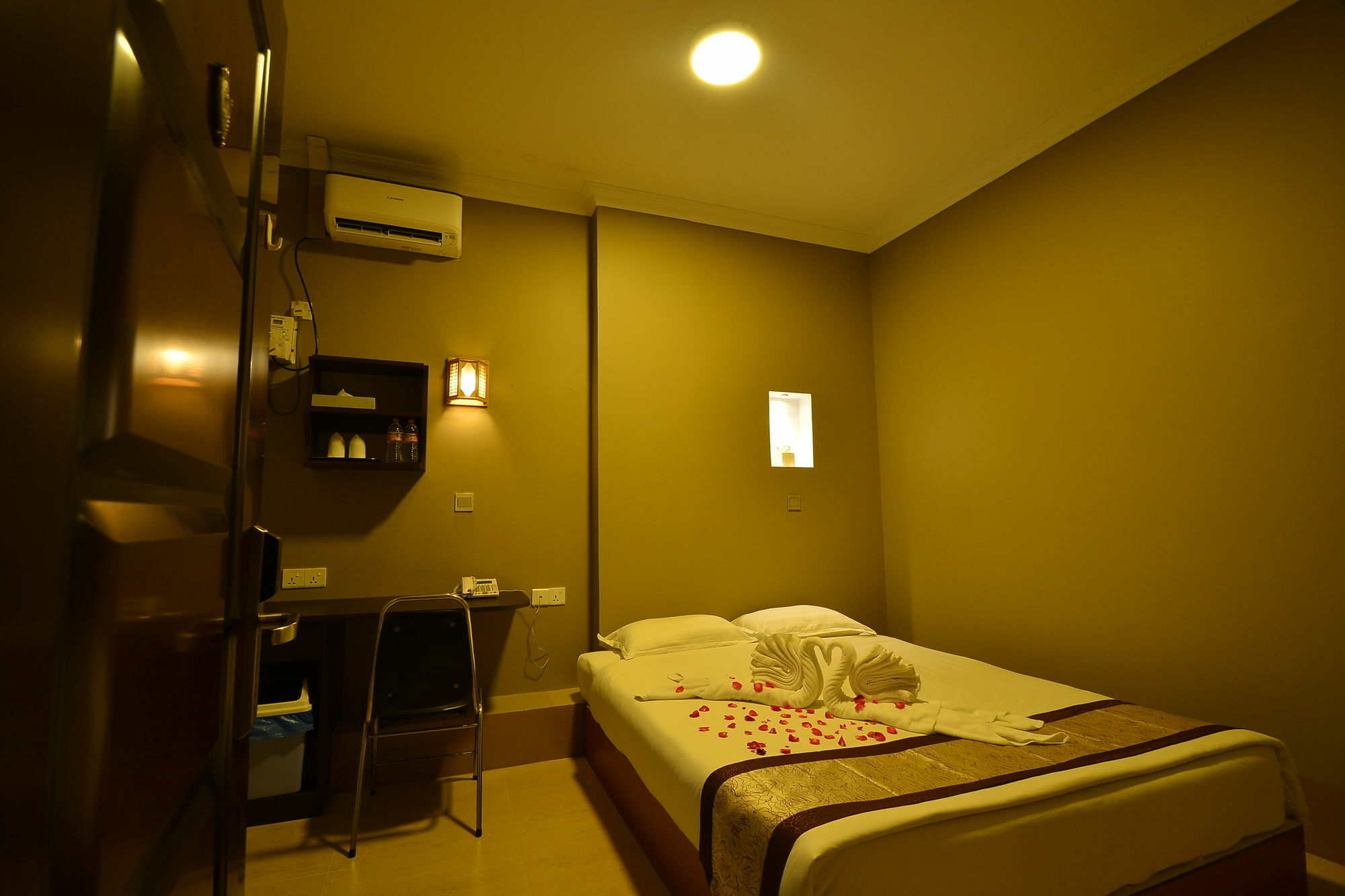 Family Treasure Yangon Hotell Exteriör bild
